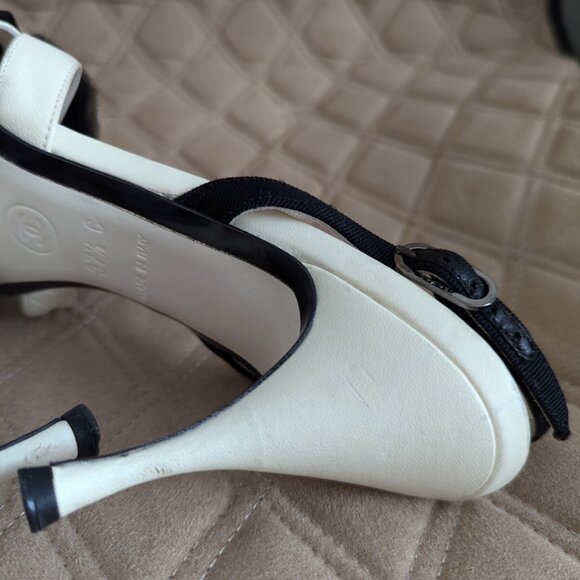 CHANEL Camellia Black Bow Ivory Leather Heels Shoes Slide Slingback Sandals - Picture 15 of 16